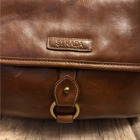 Strada Tan Leather Shoulder Bag - Picture 2 of 6